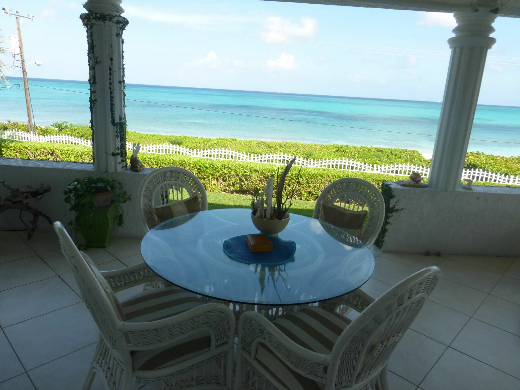 Four Bedroom Oceanfront Villa Nassau Buitenkant foto